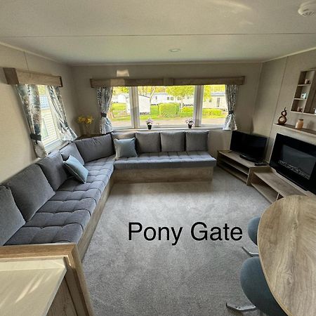 Pony Gate Caravan On Haggerstone Castle West Lawn Berwick-upon-Tweed Exterior foto